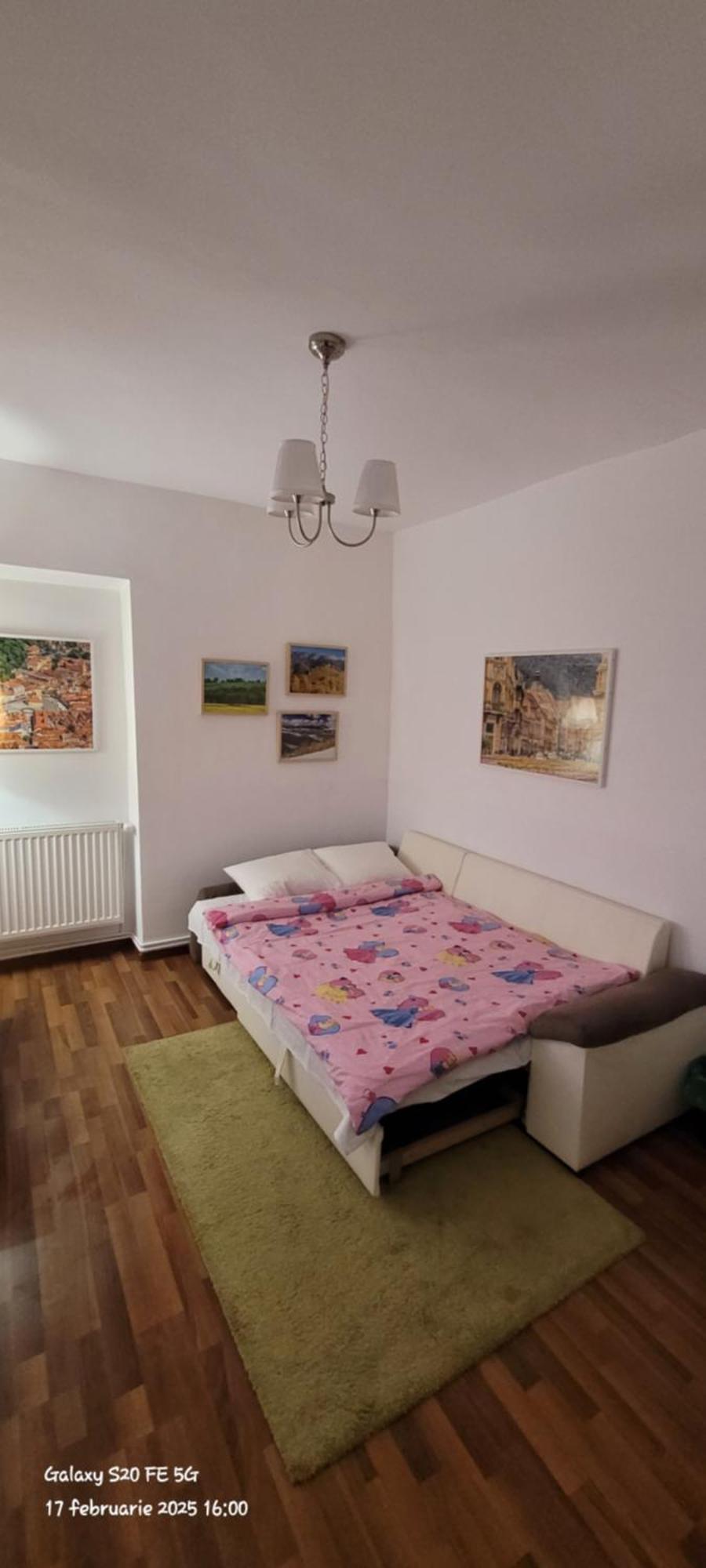 John With Parking Option Braşov